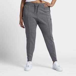 Nike Tech Wmn Plus size